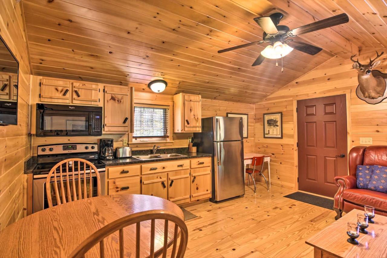 Pet-Friendly Cabin With Fire Pit And River Access! Parsons エクステリア 写真