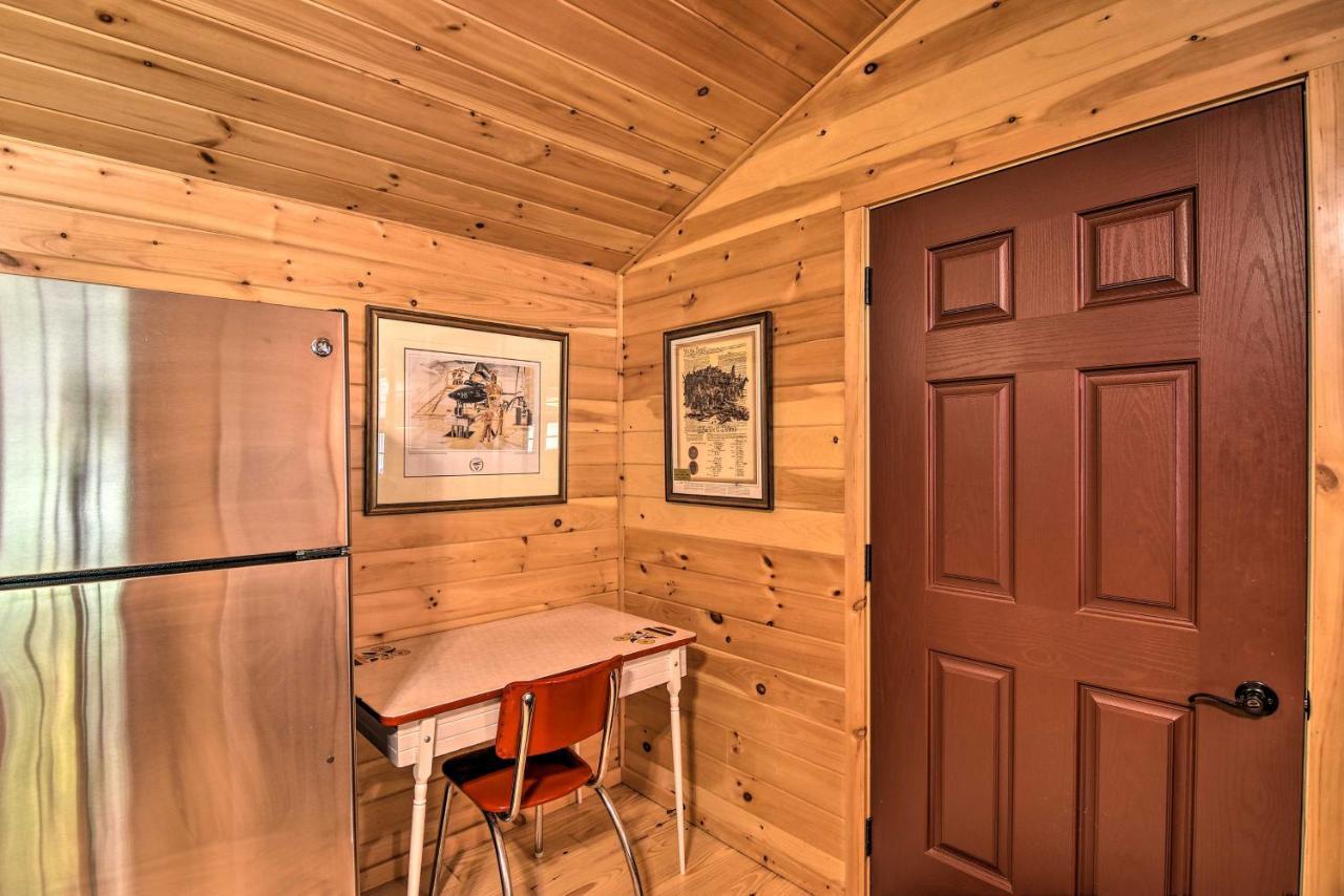 Pet-Friendly Cabin With Fire Pit And River Access! Parsons エクステリア 写真