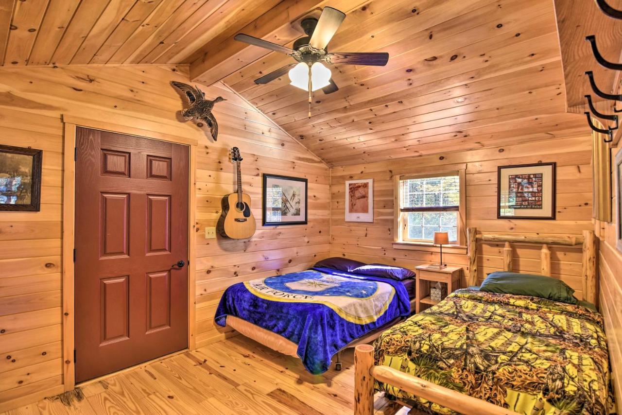 Pet-Friendly Cabin With Fire Pit And River Access! Parsons エクステリア 写真