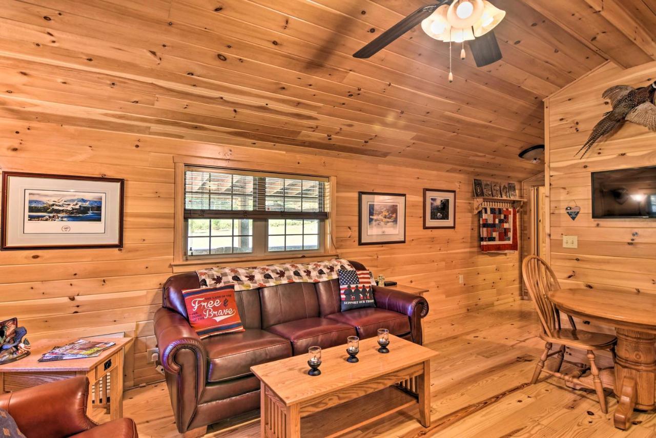 Pet-Friendly Cabin With Fire Pit And River Access! Parsons エクステリア 写真